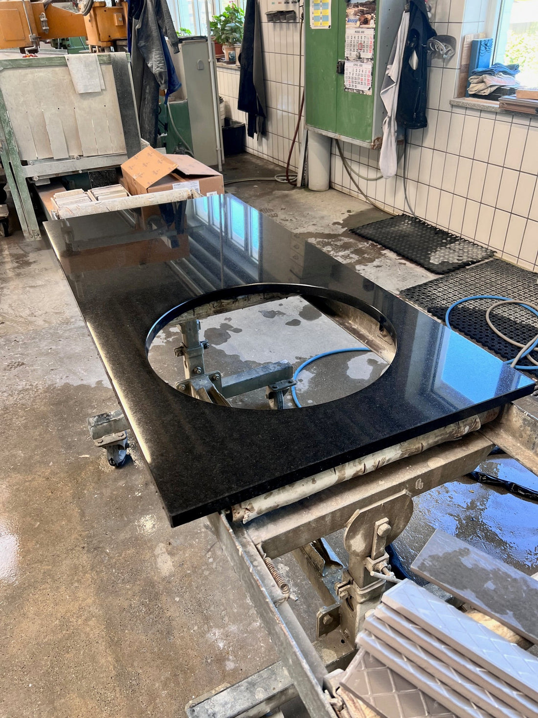 Waschtisch von Pung Steinwerk aus Nero Assoluto Naturstein