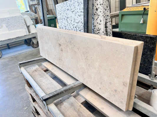 Sitzbank aus Jura Gelb Antik – Maßgefertigt für den Innenbereich in Bonn - Pung Steinwerk