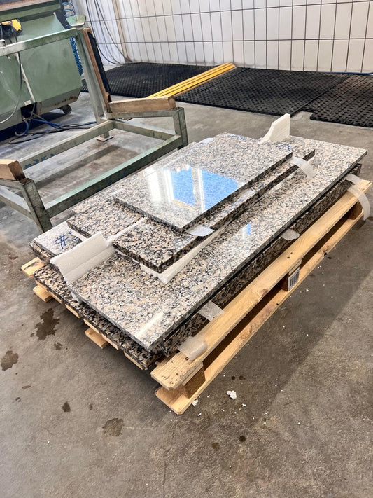 Maßgefertigte Olivia Grey Granit-Treppe von Bonn nach München geliefert - Pung Steinwerk