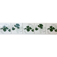 Handbemalte Meissen Porzellanfliese 15 x 15 cm - Weinlaub 5 er Set waagerecht